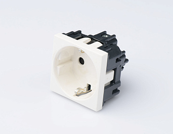 Розетка 1-м BRAVA 2 мод. з/к з/ш бел. ДКС 76482В