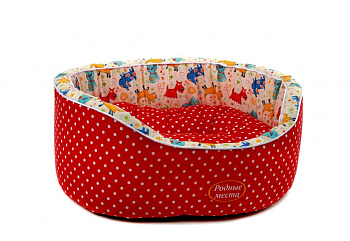 РОДНЫЕ МЕСТА Красный горошек с собачками №1 43 х 38 х 15 см лежак для животных премиум
